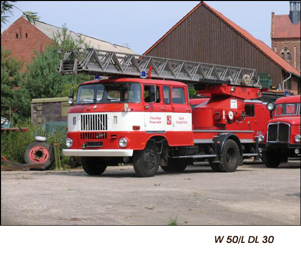 DDR Feuerwehrfahrzeuge W 50/L DL 30 Deutsche Demokratische Republik Löschfahrzeug Feuerlöschgeräte Drehleiterwagen Atemschutzeinsatzwagen Löschgruppenfahrzeug Schlauchwagen